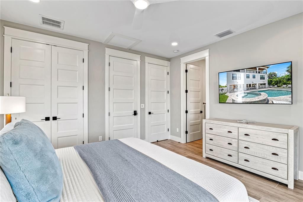 For Sale: $5,699,000 (7 beds, 7 baths, 3600 Square Feet)