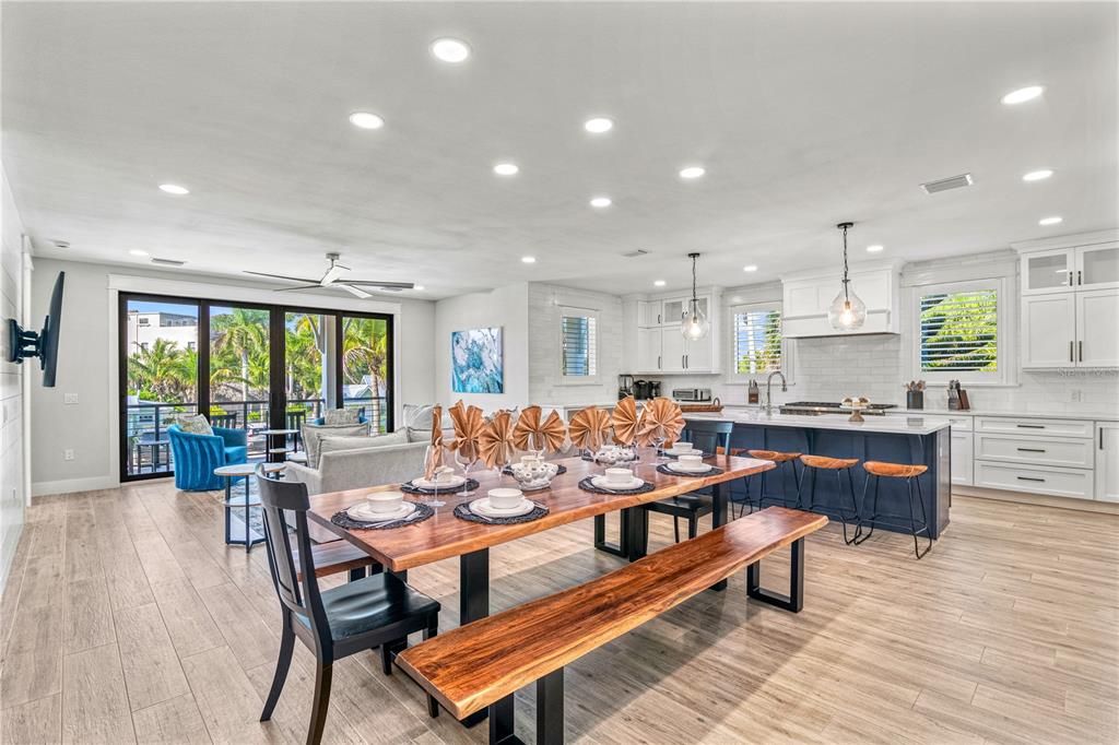 For Sale: $5,699,000 (7 beds, 7 baths, 3600 Square Feet)