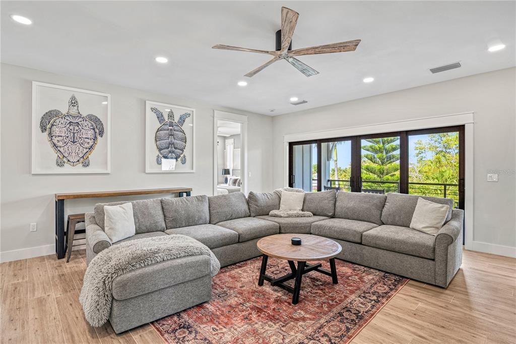 For Sale: $5,699,000 (7 beds, 7 baths, 3600 Square Feet)
