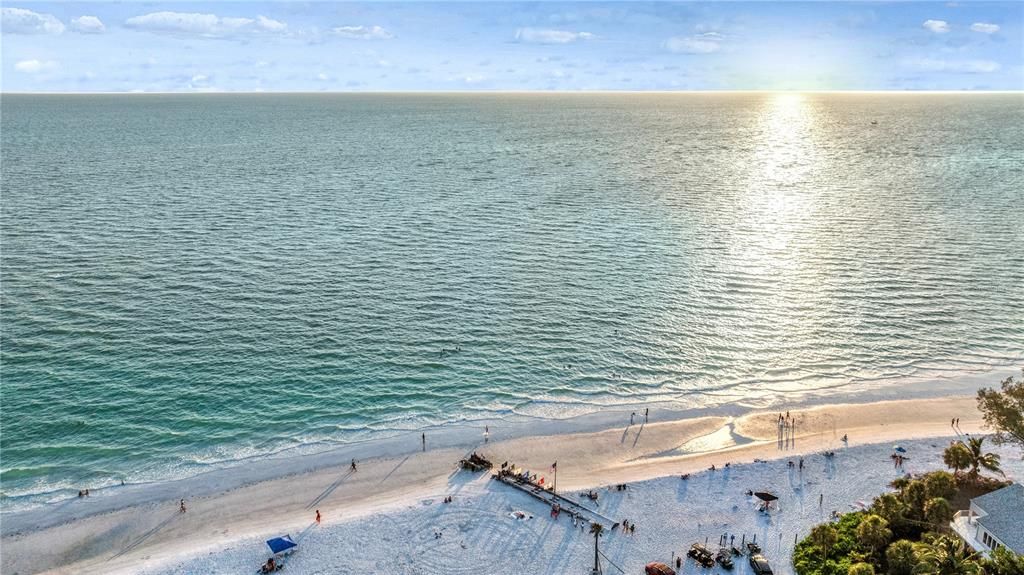 For Sale: $5,699,000 (7 beds, 7 baths, 3600 Square Feet)