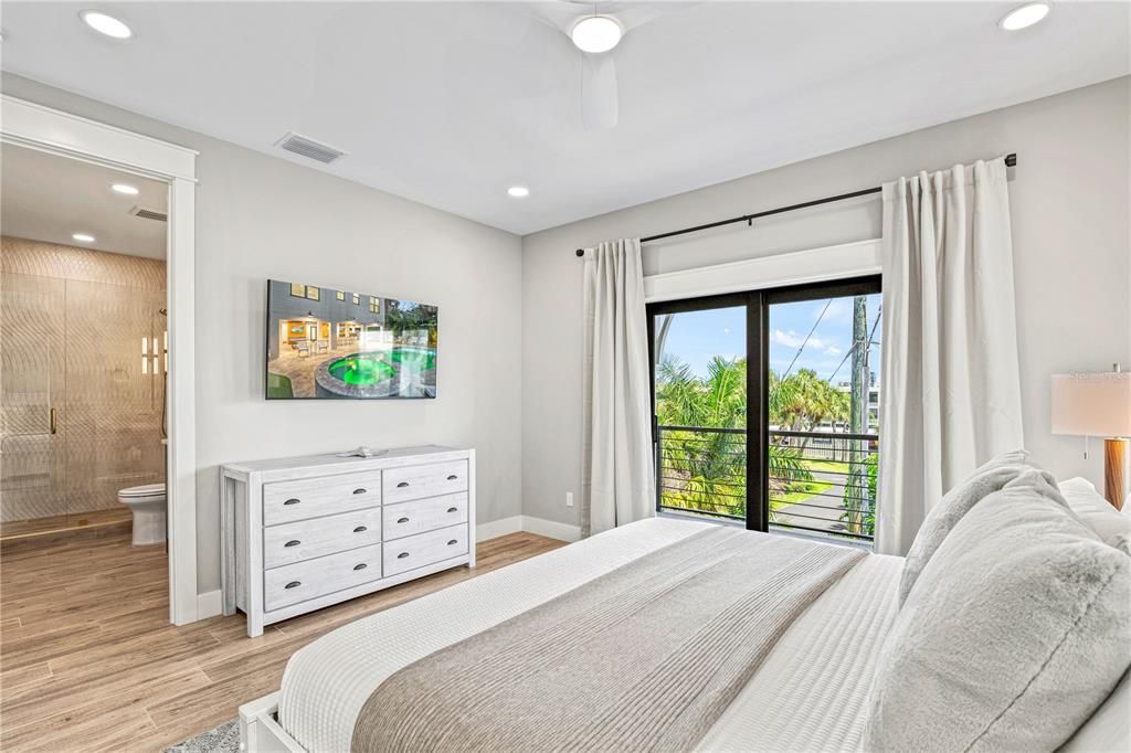 For Sale: $5,699,000 (7 beds, 7 baths, 3600 Square Feet)