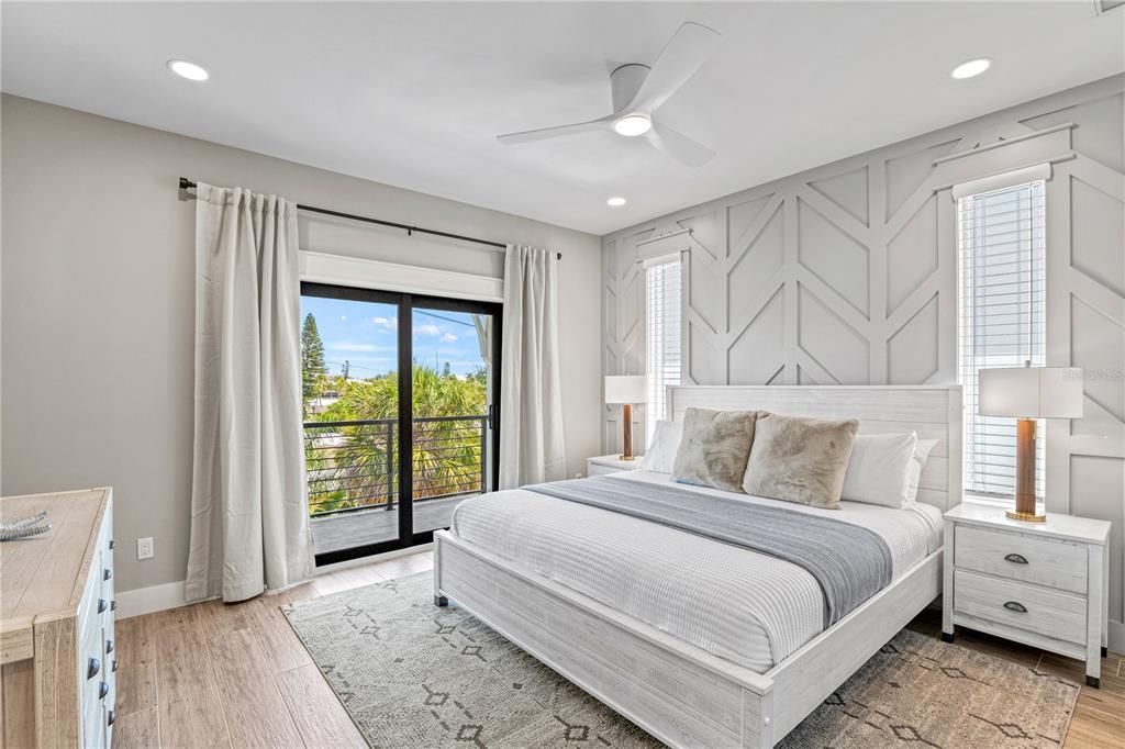 For Sale: $5,699,000 (7 beds, 7 baths, 3600 Square Feet)
