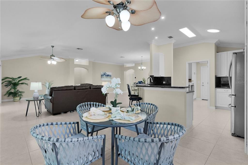 合同活跃: $850,000 (3 贝兹, 2 浴室, 2578 平方英尺)