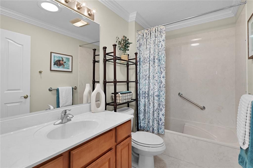 合同活跃: $850,000 (3 贝兹, 2 浴室, 2578 平方英尺)