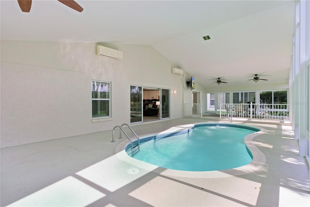 合同活跃: $850,000 (3 贝兹, 2 浴室, 2578 平方英尺)