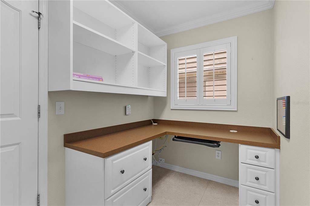 合同活跃: $850,000 (3 贝兹, 2 浴室, 2578 平方英尺)