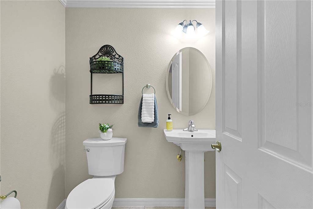 合同活跃: $850,000 (3 贝兹, 2 浴室, 2578 平方英尺)