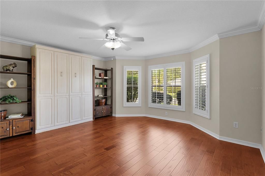 合同活跃: $850,000 (3 贝兹, 2 浴室, 2578 平方英尺)