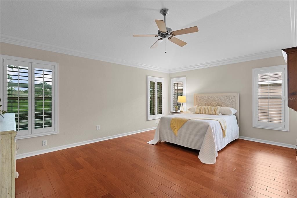 合同活跃: $850,000 (3 贝兹, 2 浴室, 2578 平方英尺)