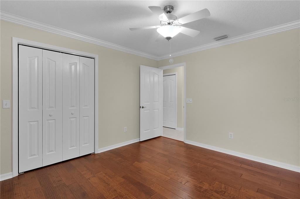 合同活跃: $850,000 (3 贝兹, 2 浴室, 2578 平方英尺)