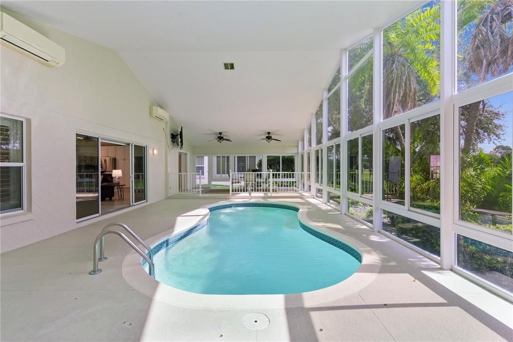 合同活跃: $850,000 (3 贝兹, 2 浴室, 2578 平方英尺)