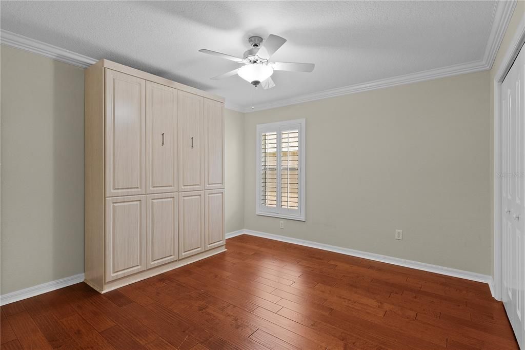 合同活跃: $850,000 (3 贝兹, 2 浴室, 2578 平方英尺)