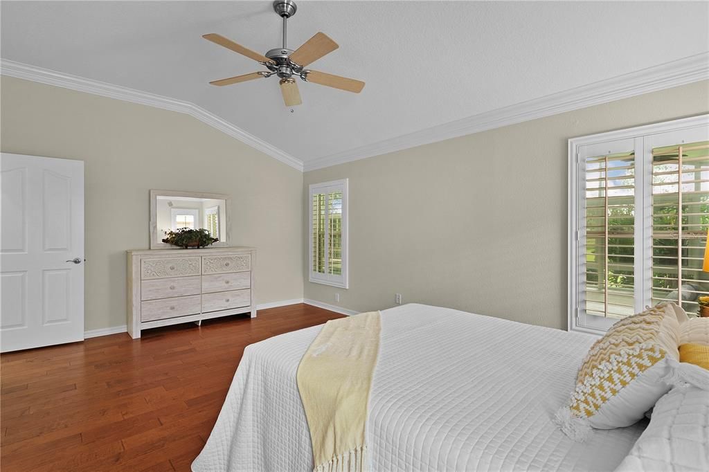 合同活跃: $850,000 (3 贝兹, 2 浴室, 2578 平方英尺)