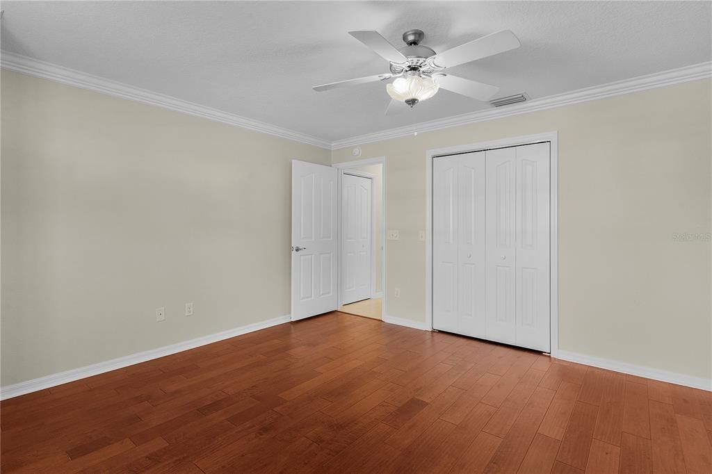 合同活跃: $850,000 (3 贝兹, 2 浴室, 2578 平方英尺)