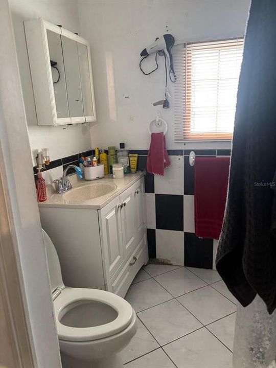 合同活跃: $189,900 (2 贝兹, 1 浴室, 912 平方英尺)