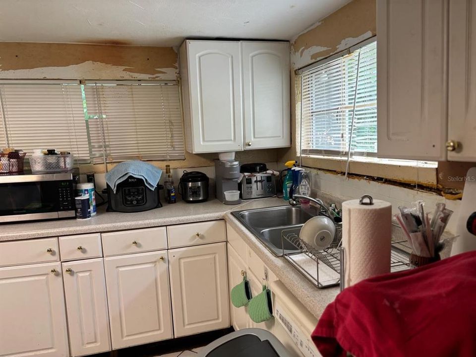 合同活跃: $189,900 (2 贝兹, 1 浴室, 912 平方英尺)