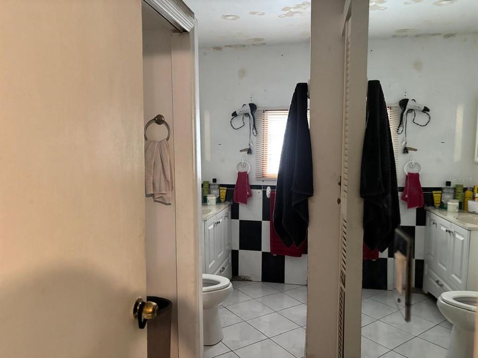 合同活跃: $189,900 (2 贝兹, 1 浴室, 912 平方英尺)