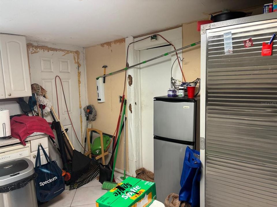 合同活跃: $189,900 (2 贝兹, 1 浴室, 912 平方英尺)