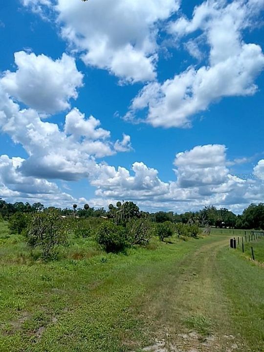 待售: $1,200,000 (32.00 acres)