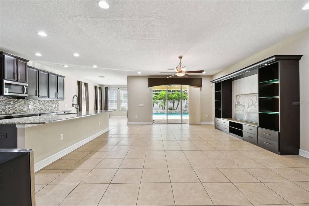 For Sale: $689,000 (4 beds, 3 baths, 2933 Square Feet)