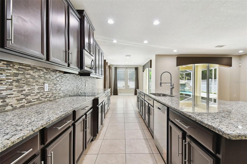 For Sale: $689,000 (4 beds, 3 baths, 2933 Square Feet)