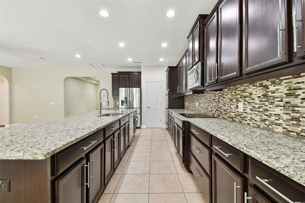 For Sale: $689,000 (4 beds, 3 baths, 2933 Square Feet)