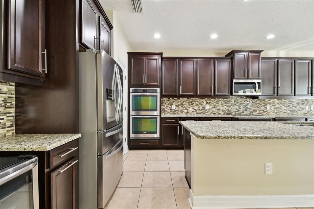 For Sale: $689,000 (4 beds, 3 baths, 2933 Square Feet)