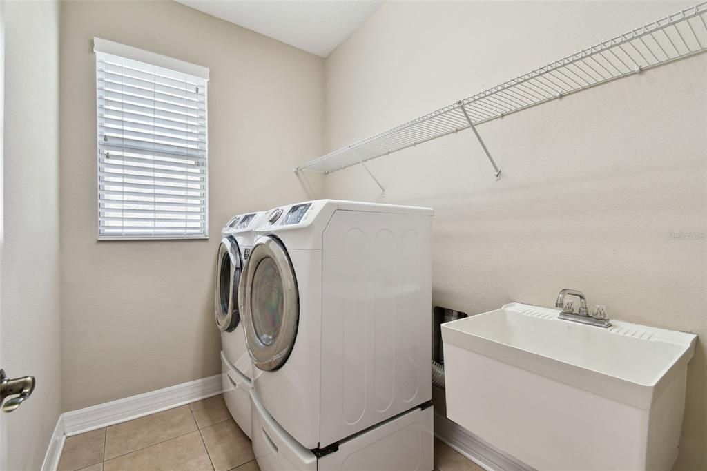 For Sale: $689,000 (4 beds, 3 baths, 2933 Square Feet)