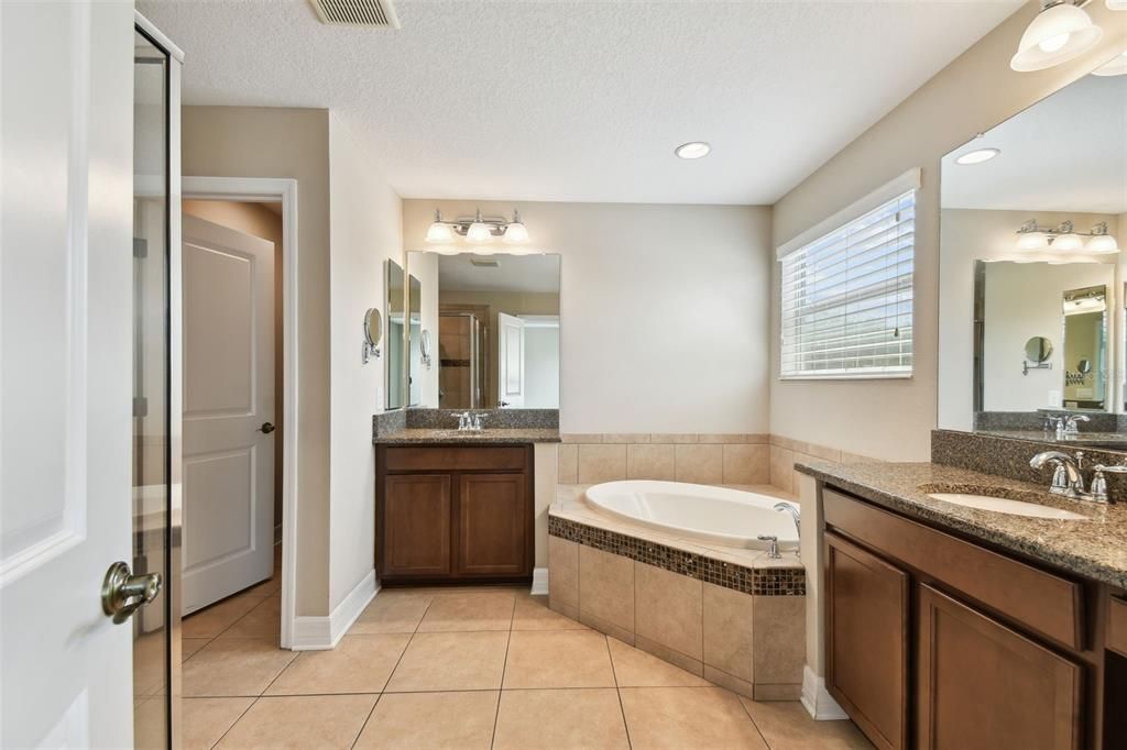 For Sale: $689,000 (4 beds, 3 baths, 2933 Square Feet)