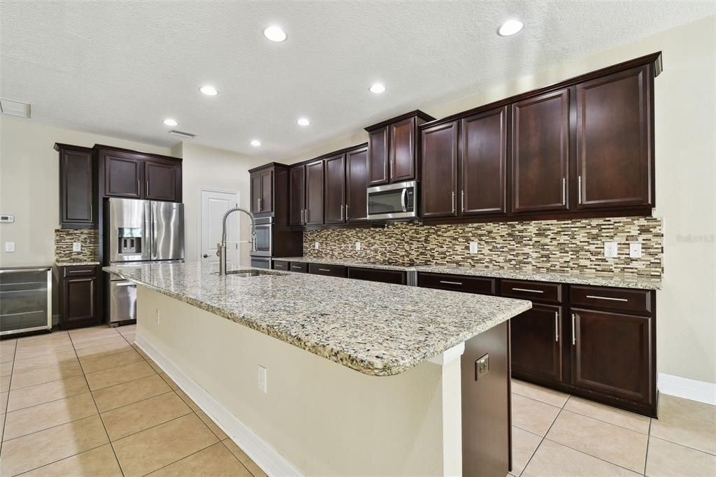 For Sale: $689,000 (4 beds, 3 baths, 2933 Square Feet)