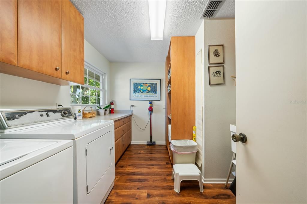 待售: $2,500,000 (3 贝兹, 2 浴室, 2720 平方英尺)