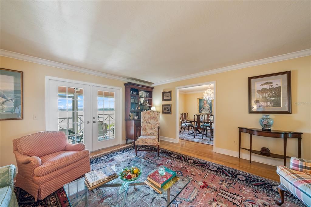 待售: $2,500,000 (3 贝兹, 2 浴室, 2720 平方英尺)