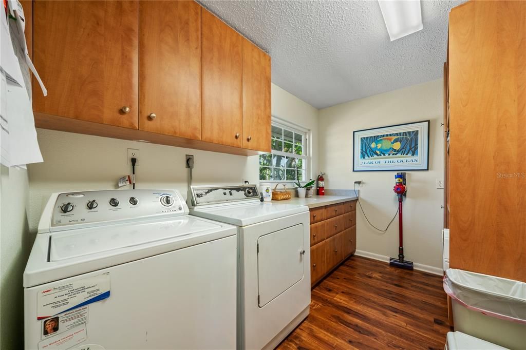 待售: $2,500,000 (3 贝兹, 2 浴室, 2720 平方英尺)