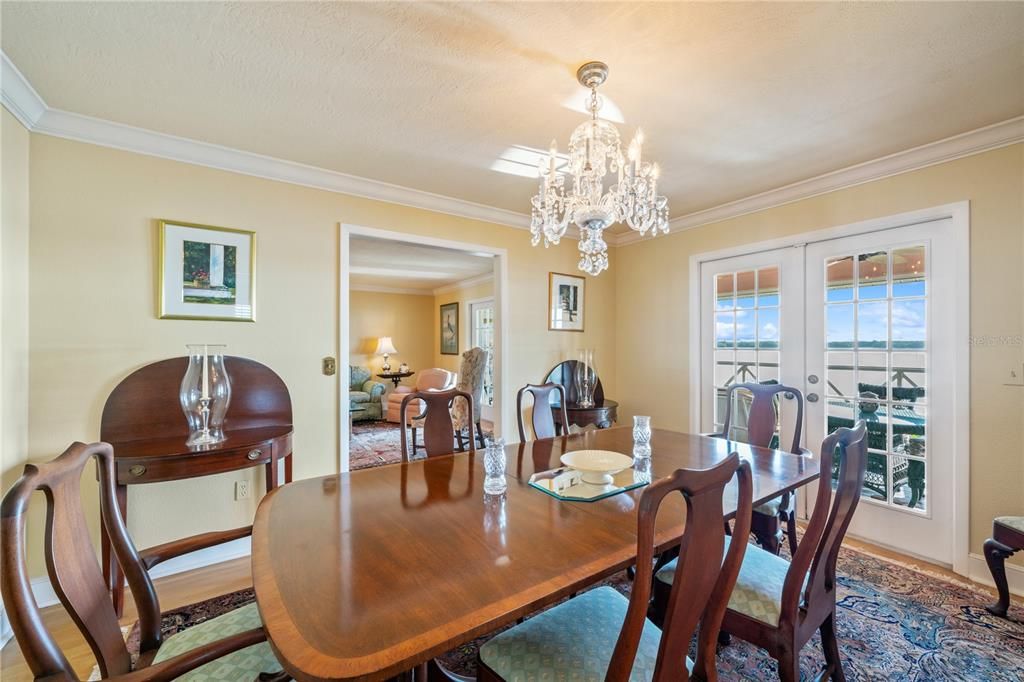 待售: $2,500,000 (3 贝兹, 2 浴室, 2720 平方英尺)