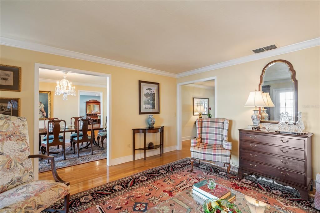 待售: $2,500,000 (3 贝兹, 2 浴室, 2720 平方英尺)