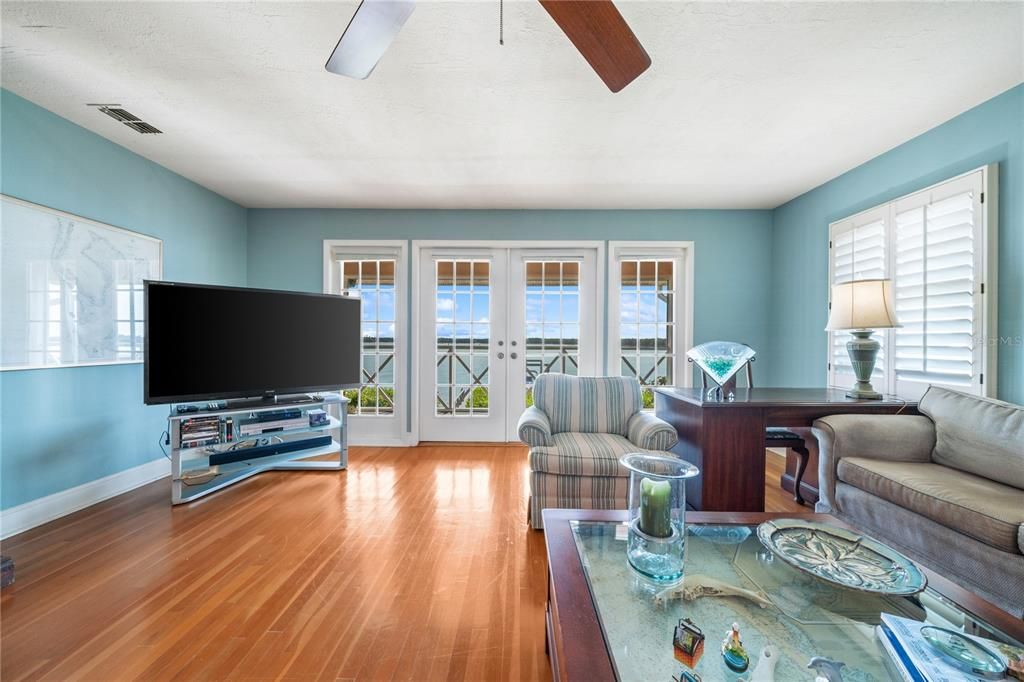 待售: $2,500,000 (3 贝兹, 2 浴室, 2720 平方英尺)