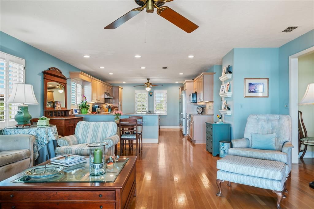 待售: $2,500,000 (3 贝兹, 2 浴室, 2720 平方英尺)