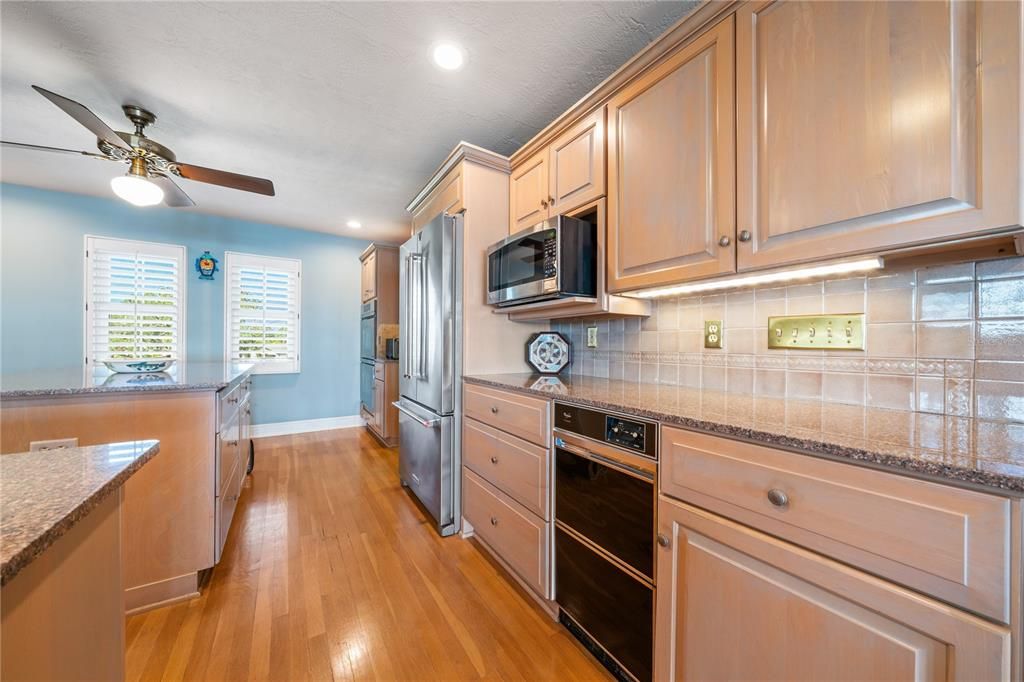 待售: $2,500,000 (3 贝兹, 2 浴室, 2720 平方英尺)