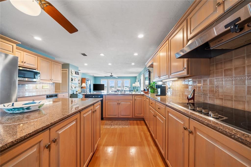 待售: $2,500,000 (3 贝兹, 2 浴室, 2720 平方英尺)