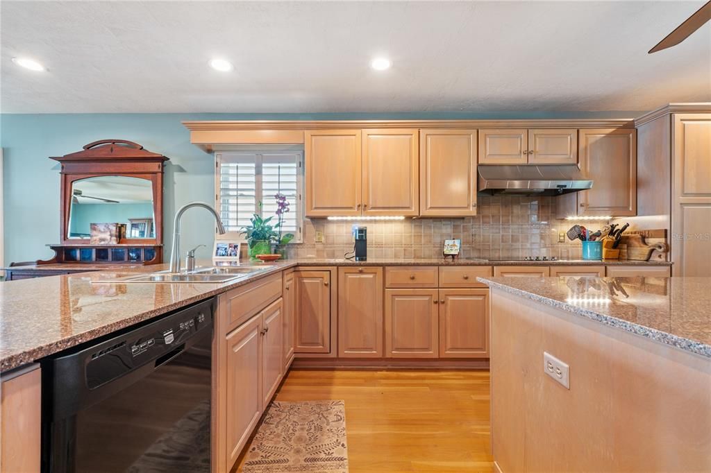 待售: $2,500,000 (3 贝兹, 2 浴室, 2720 平方英尺)