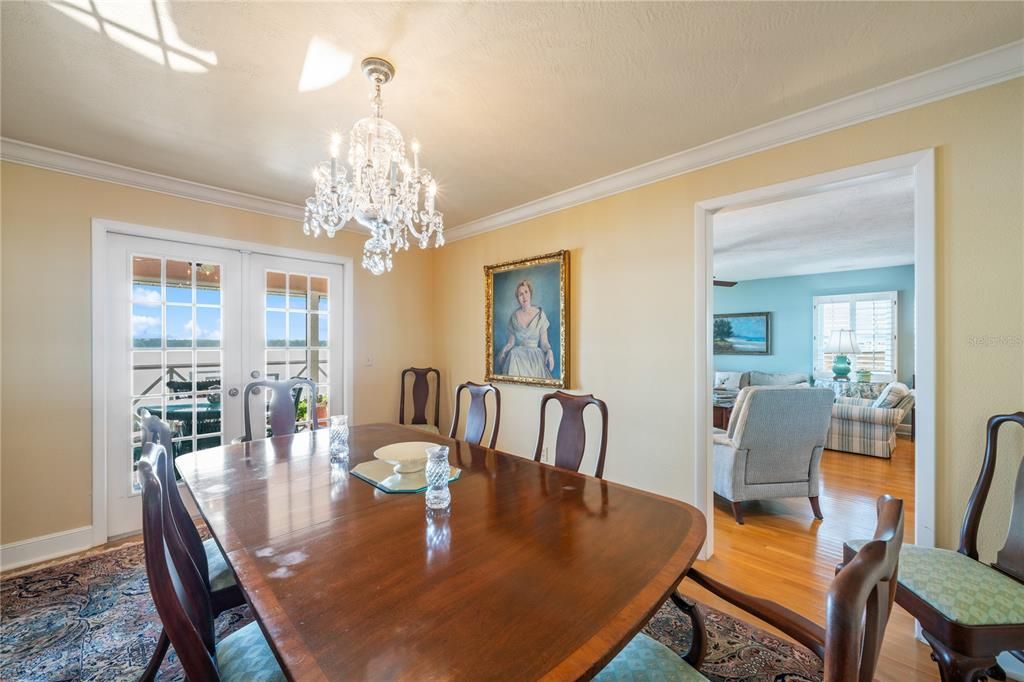 待售: $2,500,000 (3 贝兹, 2 浴室, 2720 平方英尺)