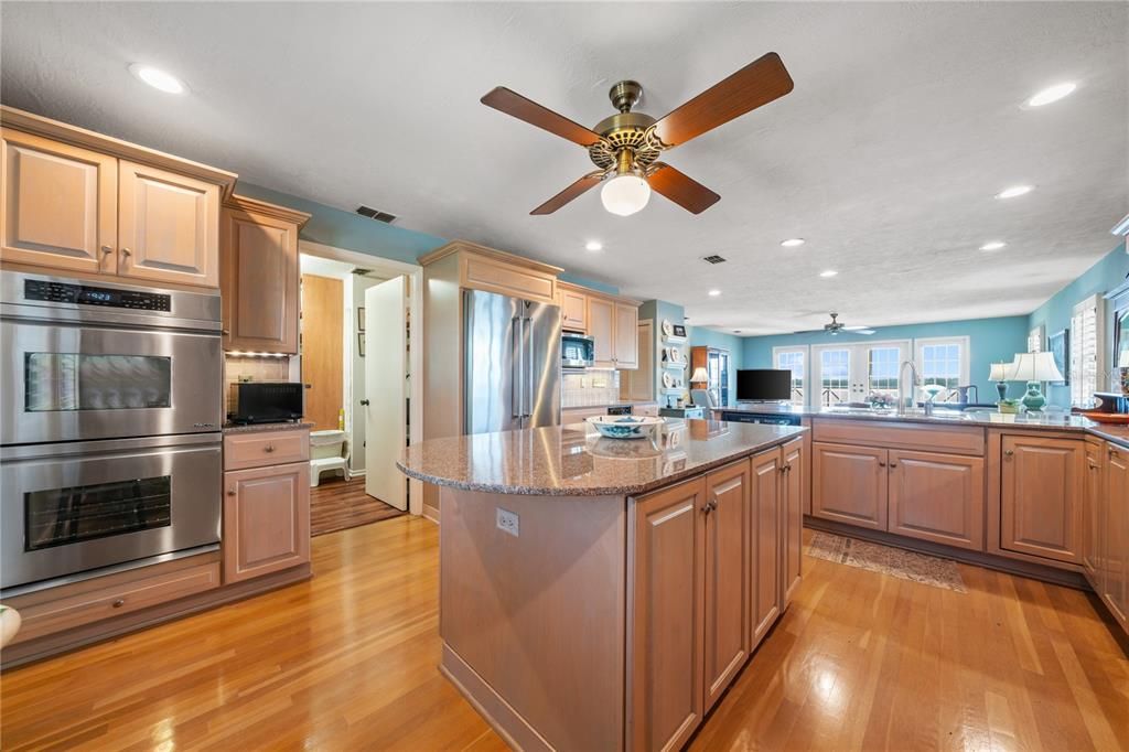 待售: $2,500,000 (3 贝兹, 2 浴室, 2720 平方英尺)