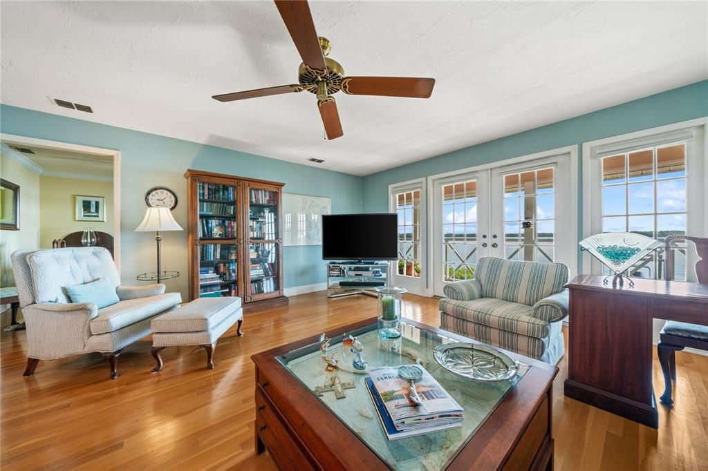 待售: $2,500,000 (3 贝兹, 2 浴室, 2720 平方英尺)