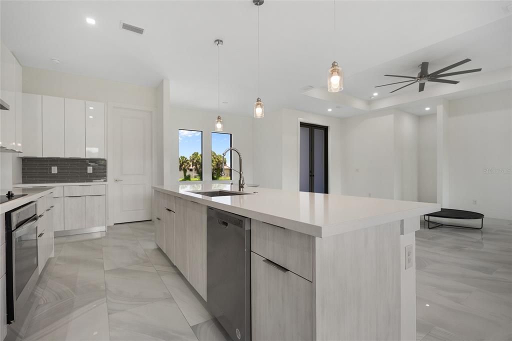 Active With Contract: $350,000 (3 beds, 2 baths, 2113 Square Feet)