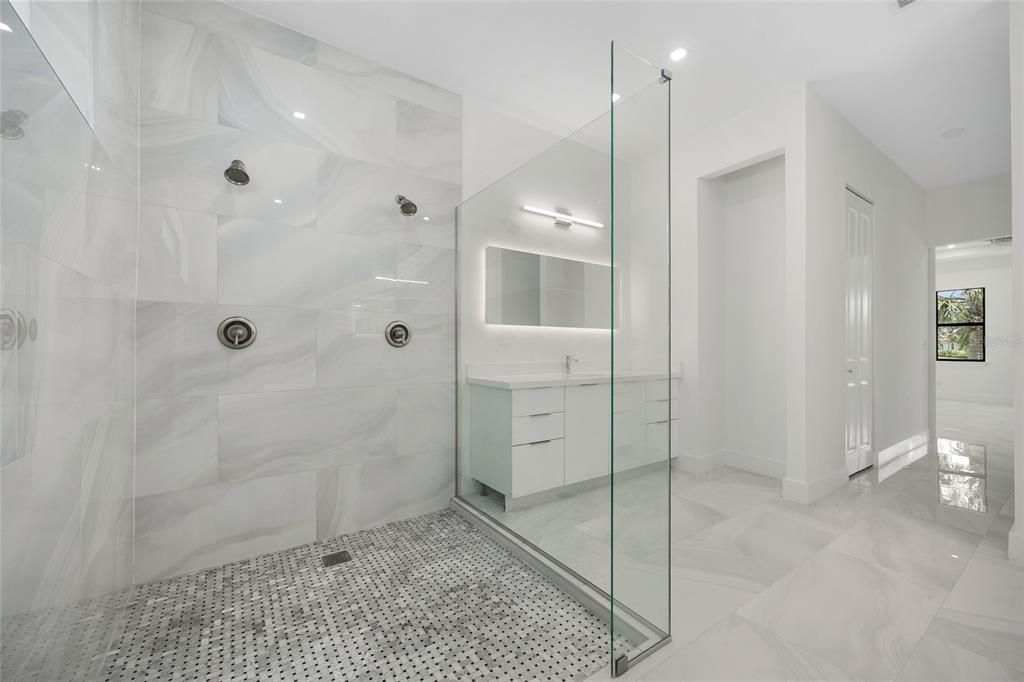 Active With Contract: $350,000 (3 beds, 2 baths, 2113 Square Feet)