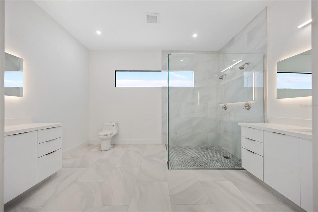 Active With Contract: $350,000 (3 beds, 2 baths, 2113 Square Feet)