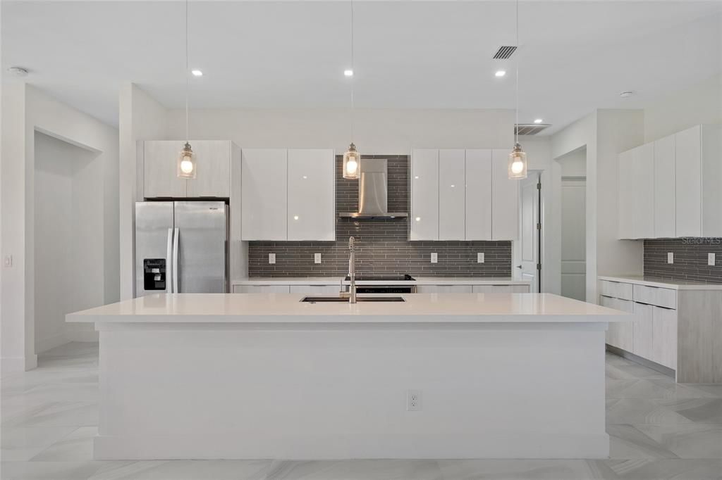 Active With Contract: $350,000 (3 beds, 2 baths, 2113 Square Feet)