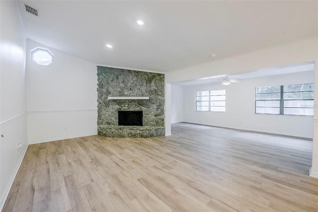 Activo con contrato: $404,900 (3 camas, 2 baños, 1658 Pies cuadrados)