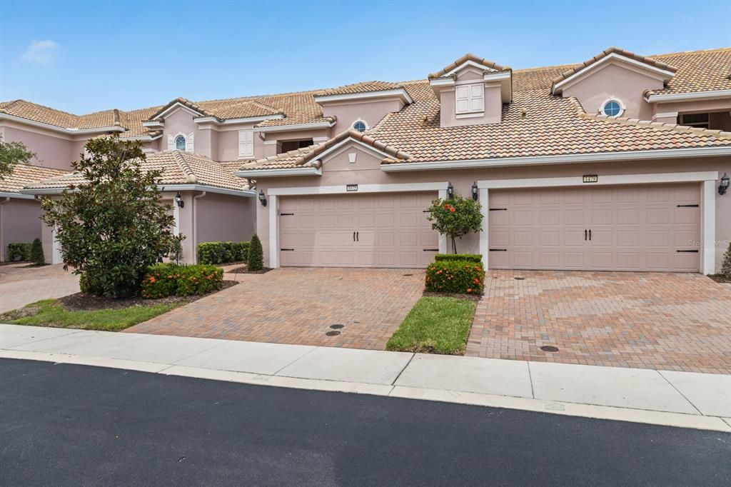 Recently Rented: $2,250 (3 beds, 2 baths, 2010 Square Feet)