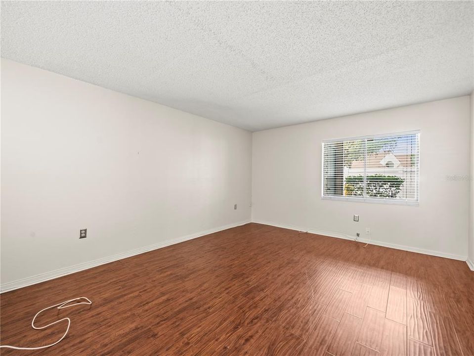 Active With Contract: $224,900 (2 beds, 2 baths, 1110 Square Feet)